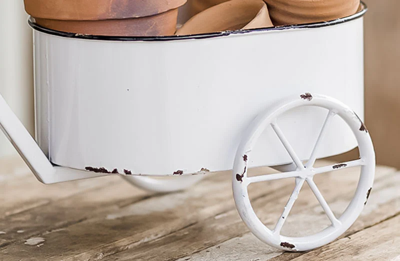 Chippy Chariot Planter