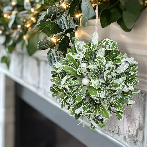 Lifelike Mistletoe Berry Ball