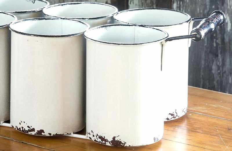 Chippy Paint Divided Enamel Caddy