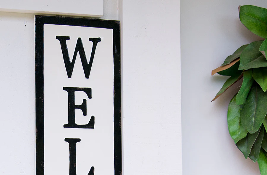 Embossed Metal Daisy Welcome Sign