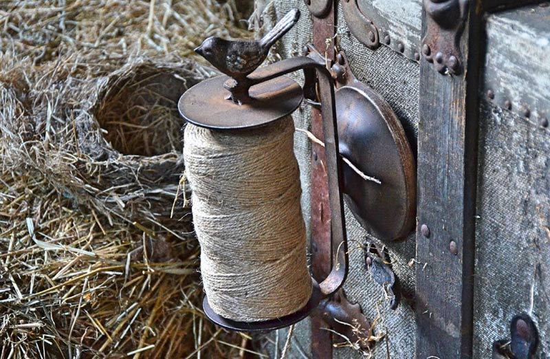 Wall Mount Bird Top Twine Display