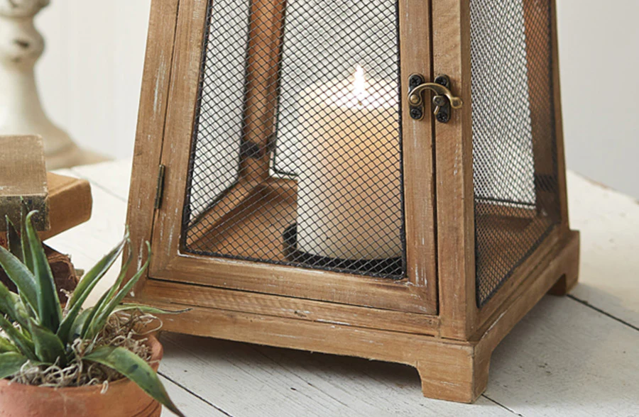 Sandalwood Mesh Lantern