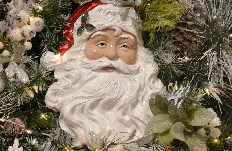 Santa Head Wall Decor