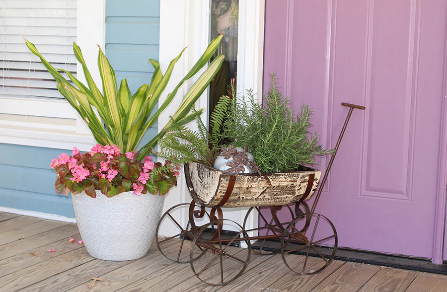 Vintage Inspired Wooden Barrel Wagon